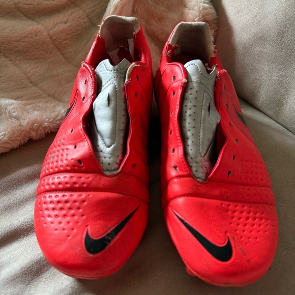 Nike Shoes - Nike CTR360 Trequartista III. Size 10. Neon Red.